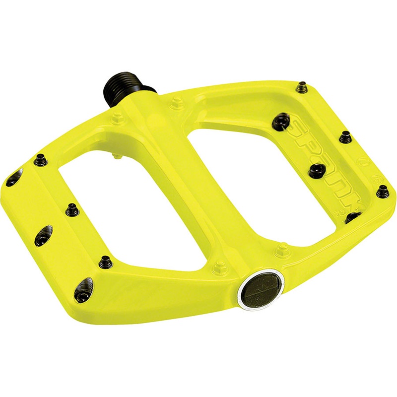 Spank SPOON DC Platform Pedals Body: Aluminum Spindle: Cr-Mo 9/16 Yellow