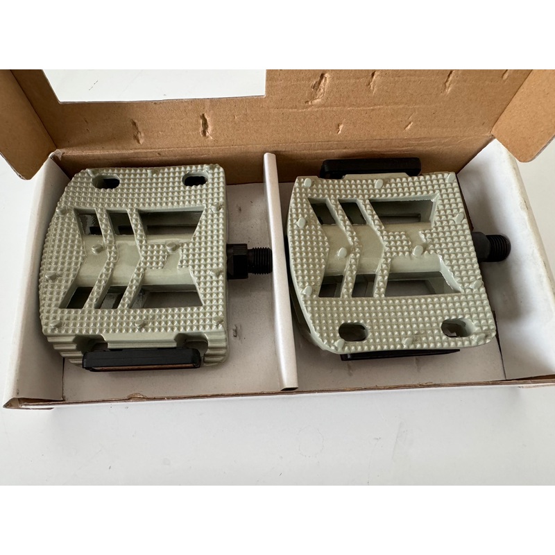 NOS small block Mag pedals